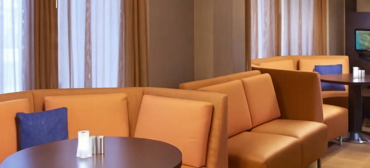 托莱多-罗斯福德-佩里斯堡万怡酒店(Courtyard Toledo Rossford/Perrysburg)图片