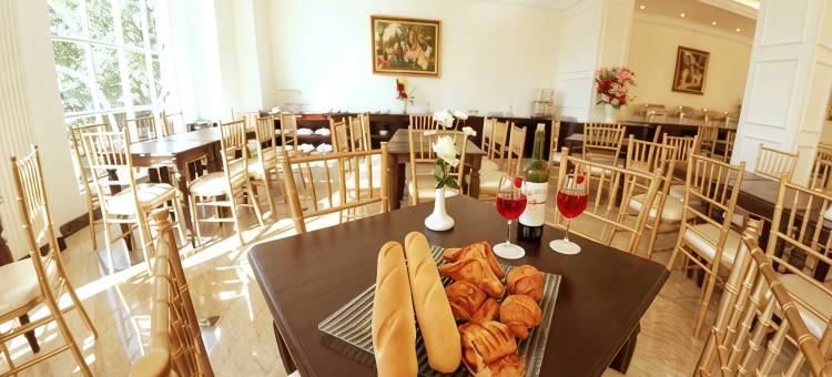 德普里马酒店帕蒂穆拉马卡萨尔(D'Primahotel Pattimura Makassar)图片