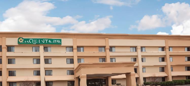 曼斯费尔德拉昆塔温德姆套房酒店(La Quinta Inn & Suites by Wyndham Mansfield Oh)图片