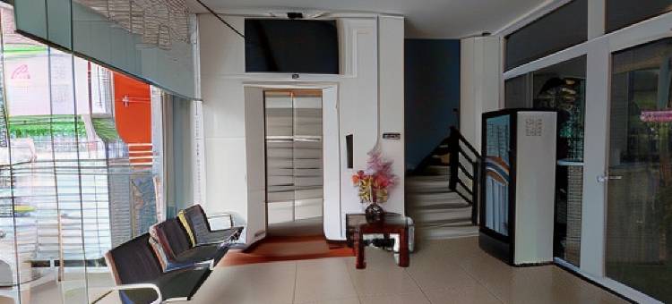 龙市酒店 - 近三邦利马三宝垄 - 美特拉酒店(Rons City Hotel Near Simpang Lima Semarang Mitra RedDoorz)图片