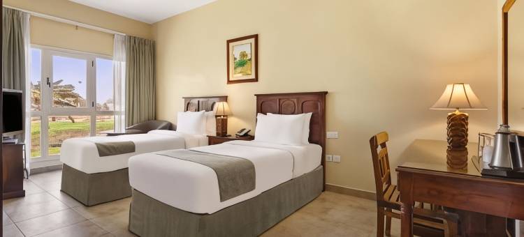 哈姆拉村酒店(Al Hamra Village Hotel)图片