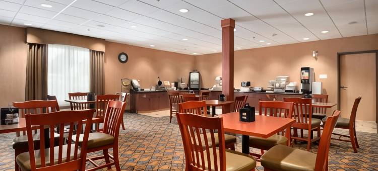 斯特拉斯莫尔戴斯套房酒店(Days Inn & Suites by Wyndham Strathmore)图片