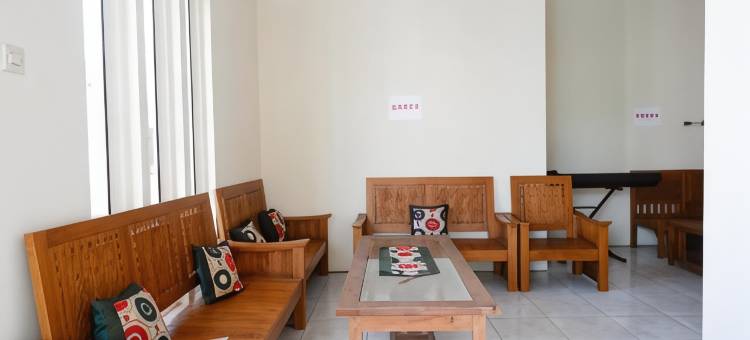 红多兹酒店-肯德尔南卡利文古公路(RedDoorz @ Jalan Raya Kaliwungu Selatan Kendal)图片