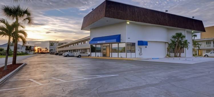 可可比奇海滩6号汽车旅馆(Motel 6 Cocoa Beach, FL)图片