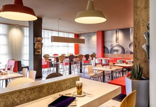 Ibis Nuernberg City am Plaerrer Hotel Overview