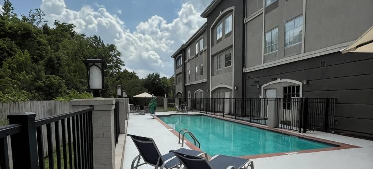 巴吞鲁日德纳姆斯普林斯拉昆塔温德姆套房酒店(La Quinta Inn & Suites by Wyndham Baton Rouge Denham Springs)图片