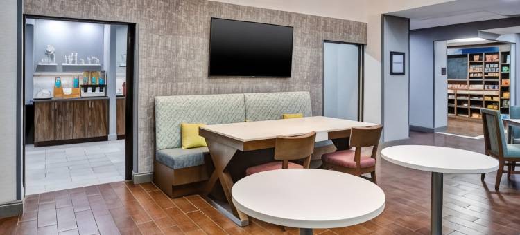珊瑚角/麦尔兹堡欢朋酒店(Hampton Inn & Suites Cape Coral/Fort Myers Area)图片
