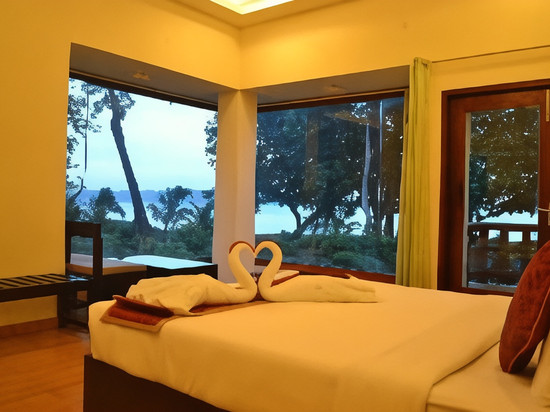 海豚海滩度假村