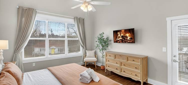 Speakeasy Game Room, Hot Tub, Fire Pit, King Bed Suite, TVs & Near Downtown图片