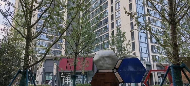 森秋里湖景影院公寓(武汉钟家村地铁站归元寺店)图片