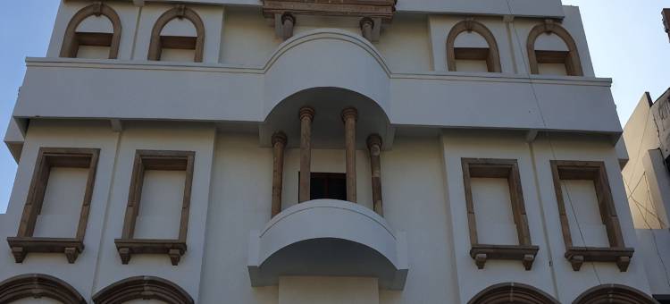 德拉敦萨诺瓦门廊酒店(Sarovar Portico Dehradun)图片