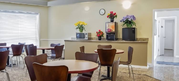 拉格兰奇里昂罗德威酒店(Rodeway Inn Lyons - la Grange)图片