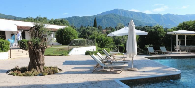 夏日美酒友谊度假村(Summer Nights Bed & Breakfast)图片