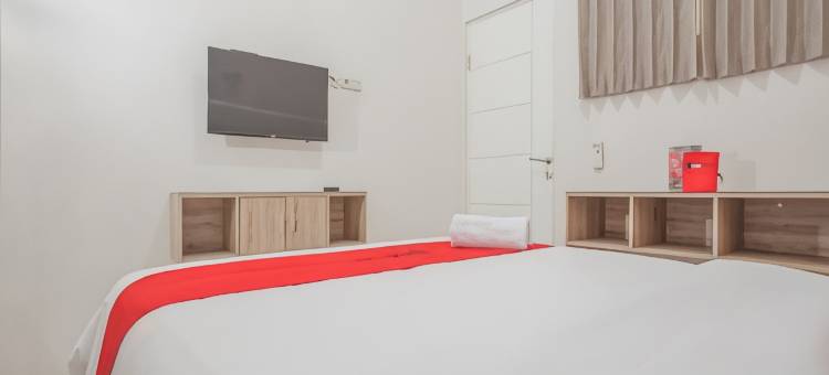 红多兹酒店-近泗水西普拉高尔夫球场(RedDoorz Near Ciputra Golf Surabaya)图片