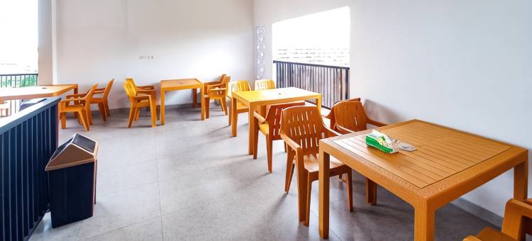 RedDoorz Plus Syariah at Umyas Hotel Near Terminal Anjuk Ladang Nganjuk图片