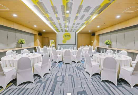 Yello Hotel Paskal Bandung Hotel Overview