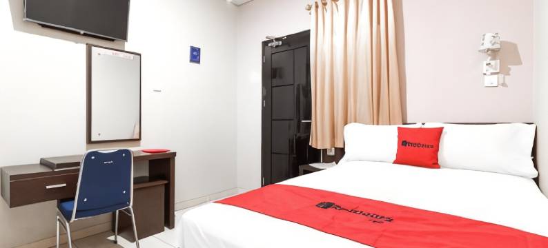 红多兹Plus酒店-近马那多玛拉拉扬海滩(RedDoorz Plus Near Pantai Malalayang Manado)图片