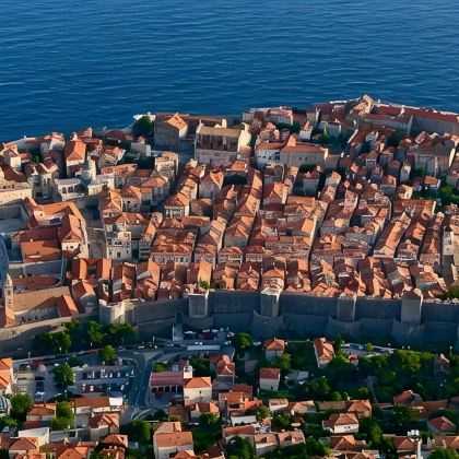 克罗地亚萨格勒布+普利特维采湖群国家公园+杜布罗夫尼克+斯洛文尼亚卢布尔雅那+布莱德湖7日6晚私家团