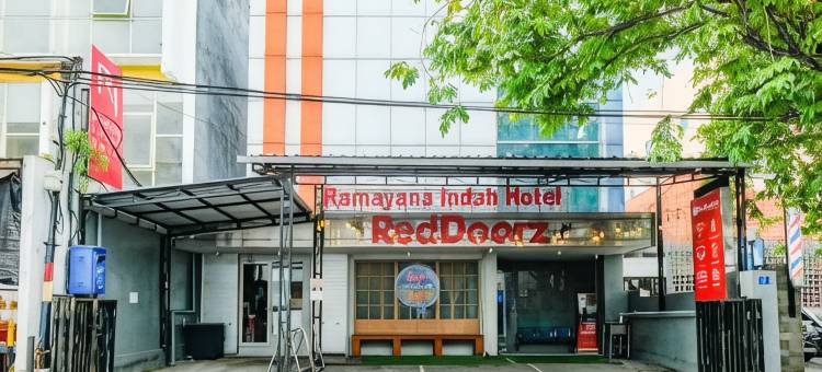 红多兹酒店@泗水邦利马苏迪曼(RedDoorz @ Panglima Sudirman)图片