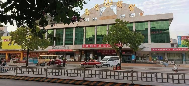 青隆年公寓(罗定汽车站大润发店)图片