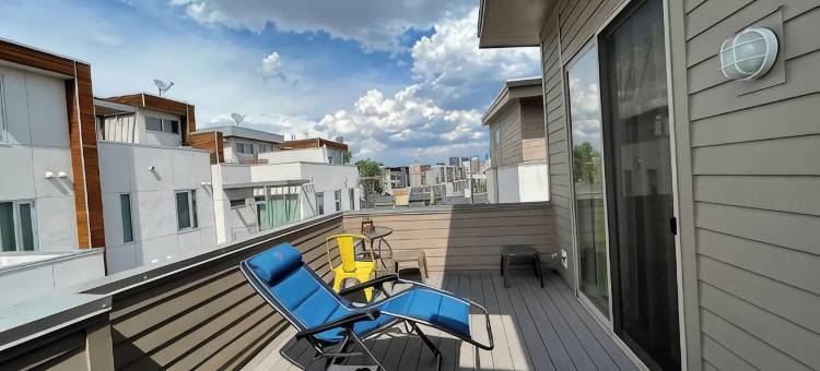 两卧室联排别墅配有壁炉&屋顶露台。(2 bedroom townhome w fire place & rooftop deck.)图片