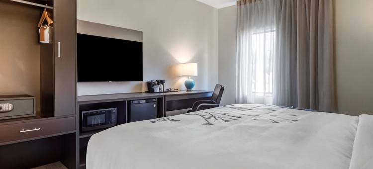 克罗斯比雷德伍德酒店及套房(Redwood Inn & Suites Crosby)图片