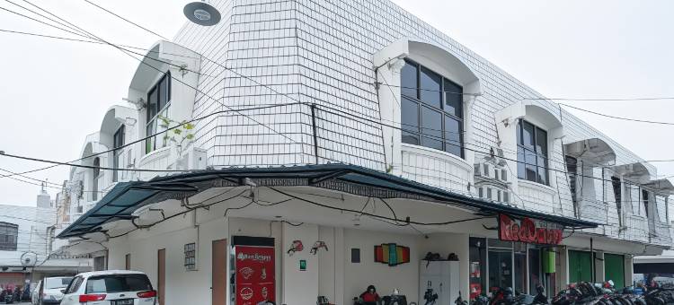 泗水梅詹宋科诺红多兹酒店(RedDoorz at Mayjen Sungkono Surabaya)图片