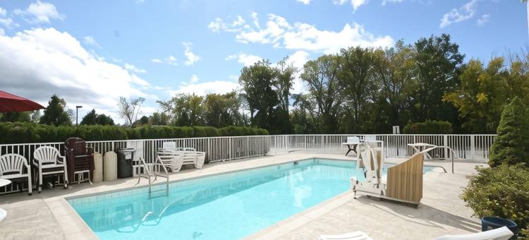 伯灵顿科尔切斯特6号汽车旅馆(Motel 6 Colchester, VT - Burlington)图片