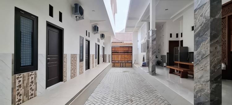 茉莉芬市苏里亚生活RedPartner太阳城购物中心酒店(Surya Living RedPartner near Suncity Mall Madiun)图片