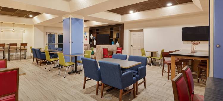 奥兰多国际机场智选假日酒店(Holiday Inn Express & Suites ORLANDO INTERNATIONAL AIRPORT by IHG)图片
