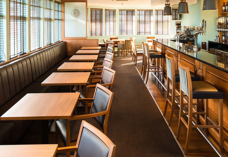 Leonardo Inn Aberdeen Airport Hotel Overview