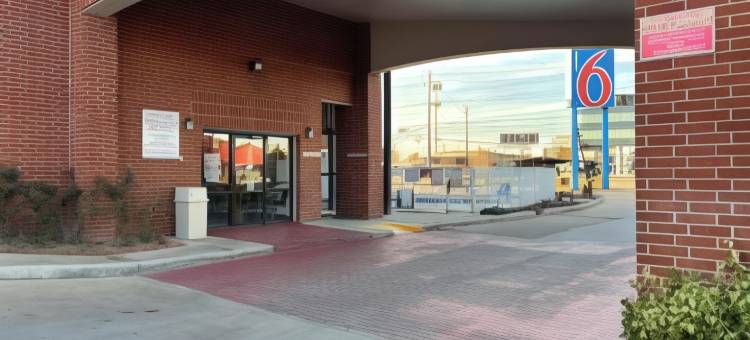 Studio 6休斯顿，TX - 布鲁克洞(Studio 6 Houston, TX - Brookhollow)图片