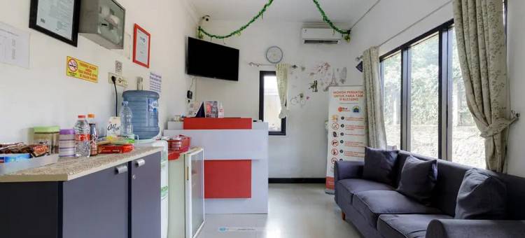 红多兹Plus酒店-近茨布布尔主题公园2号(RedDoorz Plus Near Trans Studio Cibubur 2)图片