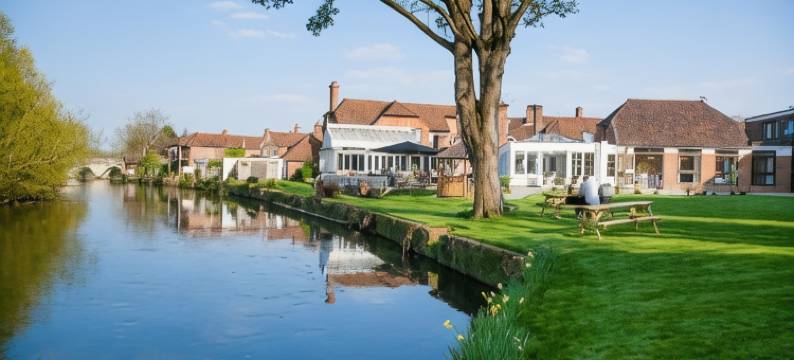 传统玫瑰王冠酒店(The Legacy Rose & Crown Hotel)图片