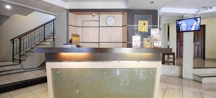 红门Plus酒店@新柯沙里拉亚(RedDoorz Plus @ Singosari Raya)图片