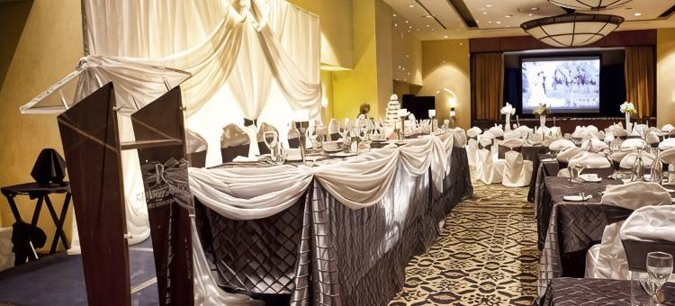 顶峰温哥华港湾滨水酒店(Pinnacle Hotel Vancouver Harbourfront)图片