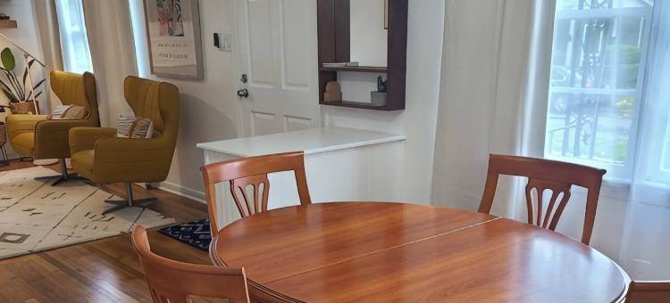Mid-term, open-floor home full of natural light. 10 min from the River District.图片