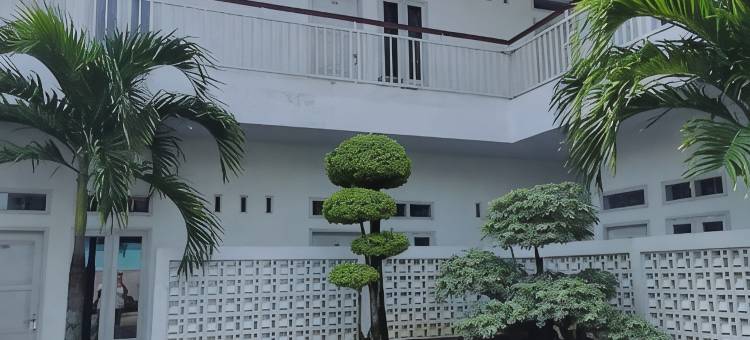 位于尖米士的12卧室公寓-4平方米|带12个独立浴室(Backyard Guest House)图片