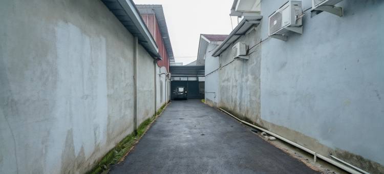 RedDoorz @ Jalan Otista Karawang图片