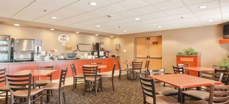 布卢明顿-机场速8酒店(Super 8 by Wyndham Bloomington/Airport)图片