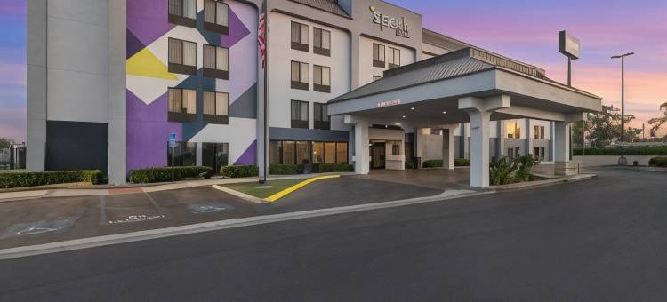 贝克斯菲尔德中心希尔顿 Spark 酒店(Spark by Hilton Bakersfield Central)图片