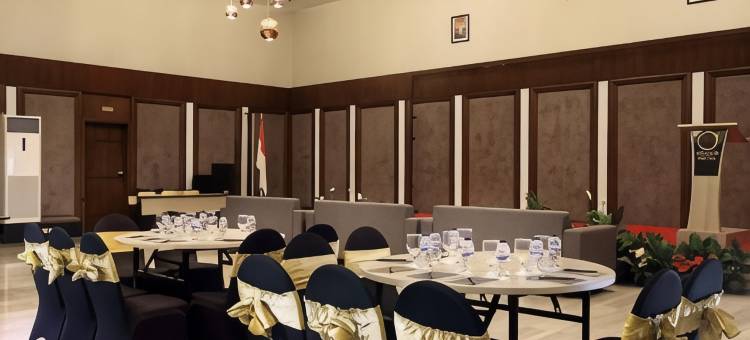 赫利俄斯博恩酒店(Helios Hotel & Convention)图片