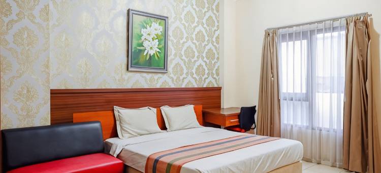 Pineapple Mansion Solo Mitra RedDoorz Near RS Jih Solo图片