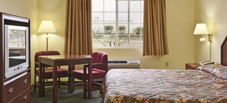 伯勒森沃斯堡速8酒店(Super 8 by Wyndham Burleson Fort Worth Area)图片