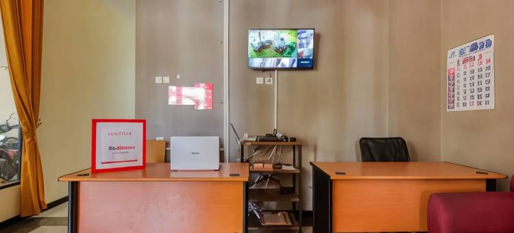 红多兹酒店靠近艾尔朗加大学校园(RedDoorz Syariah Near Airlangga University Campus B)图片