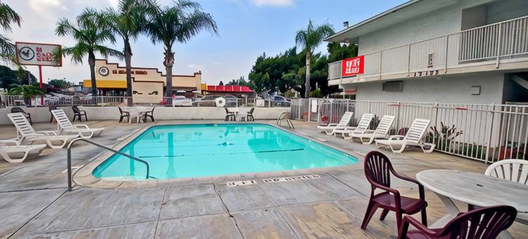 6号方塔纳汽车旅馆(Motel 6 Fontana, CA)图片