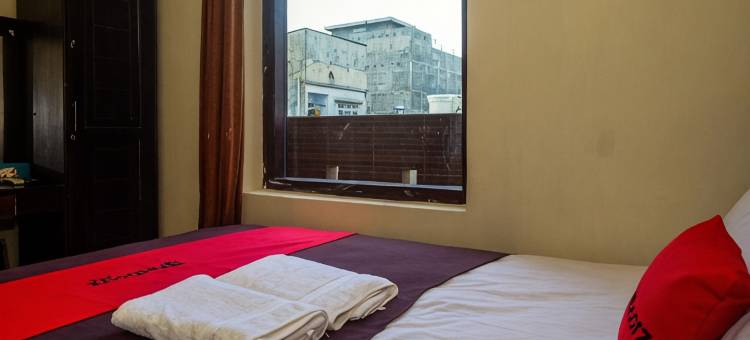 RedDoorz @ Hotel Rich Parepare near Pantai Mattirotasi图片