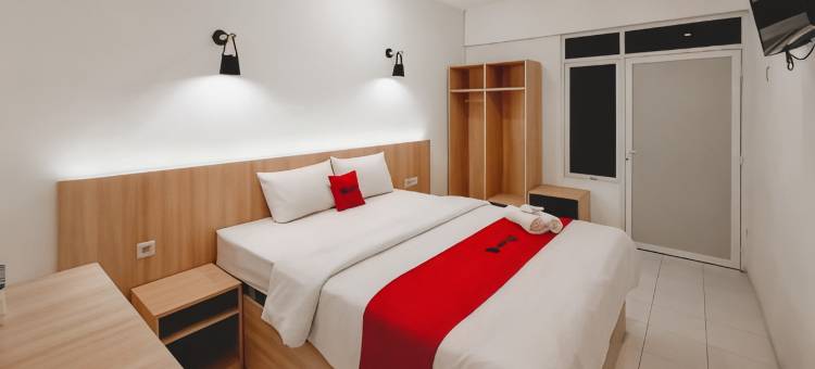 RedDoorz at Grand Mirza Near Pasar Grosir Batik Setono Pekalongan图片