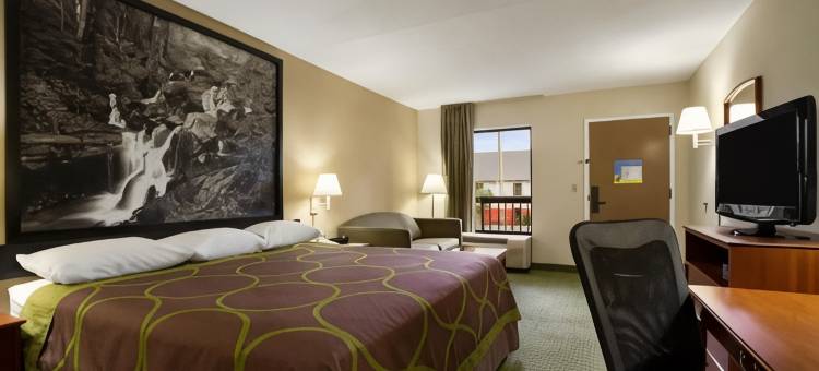 卡尔霍恩速8酒店(Super 8 by Wyndham Calhoun)图片