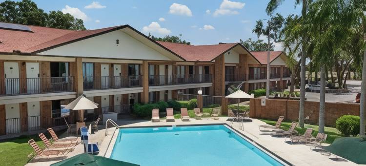 庙台-坦帕北华美达酒店(Ramada by Wyndham Temple Terrace/Tampa North)图片